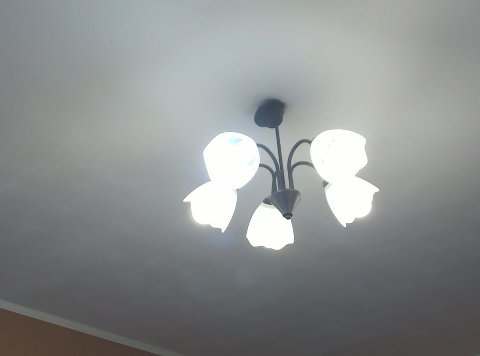 Полилей с пет броя фасунки!