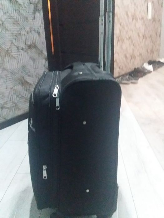 Новый чемодан продам