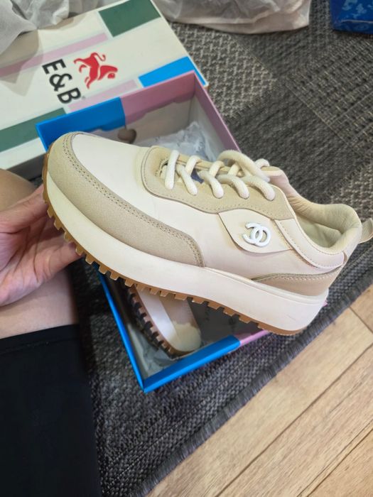 Продам обувь кроссовки