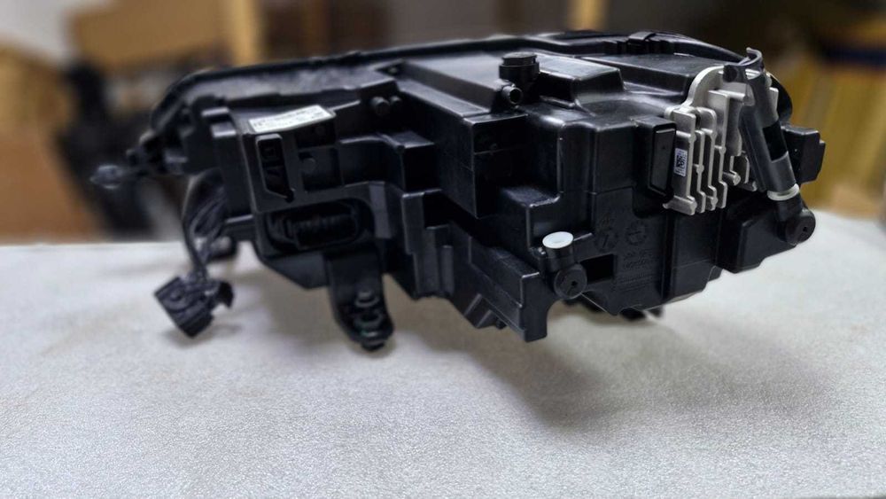 Фара R LED Оригинал VW POLO