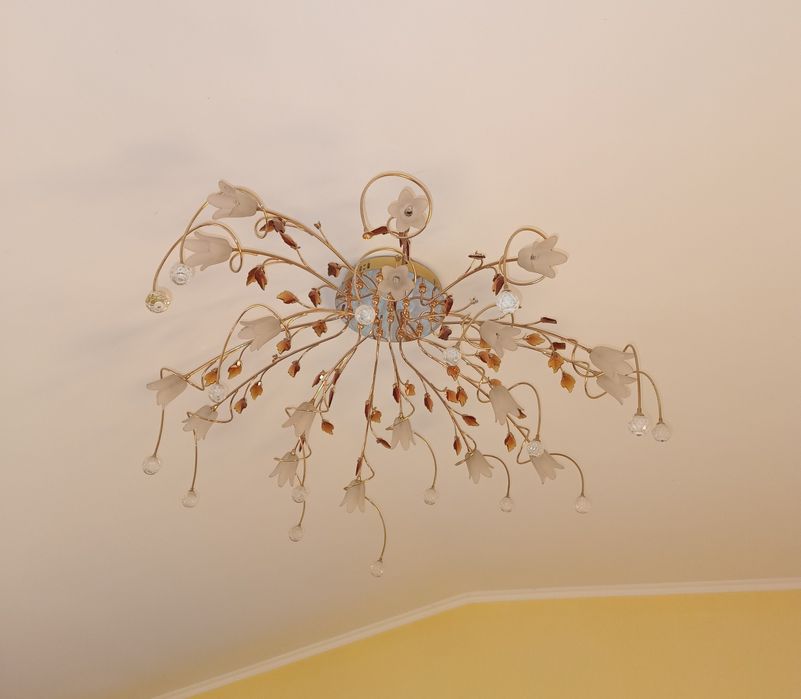 Продавам полилей