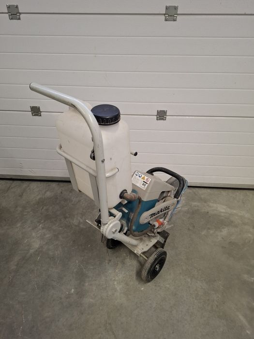 Petrosol, drujba beton/ciment Machita cu carucior