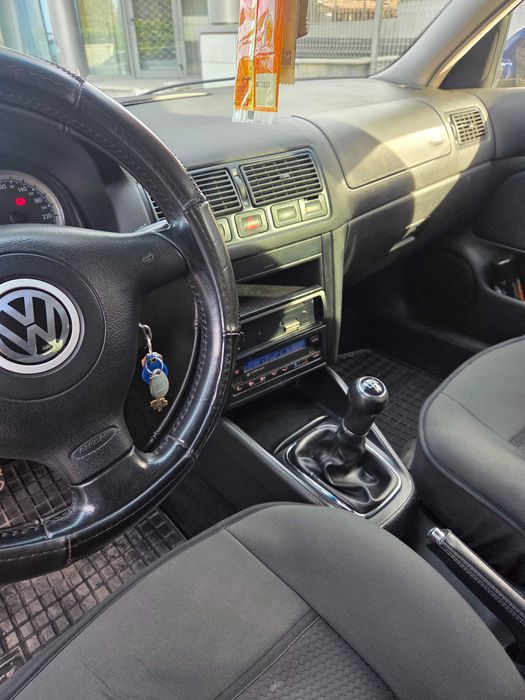 Автомобил  фоксваген  голф