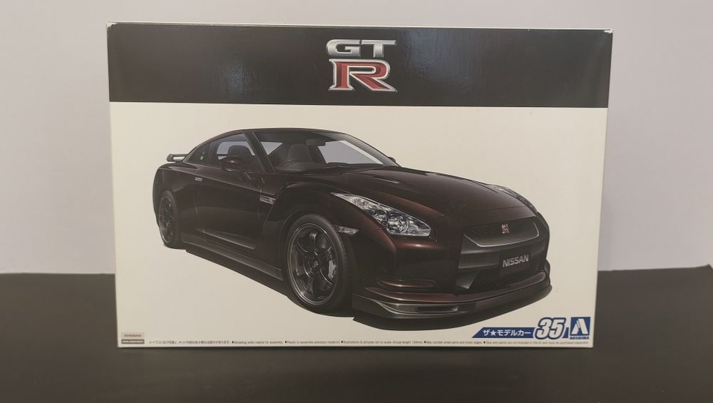 Nissan GTR R35 V - Spec Aoshima model kit