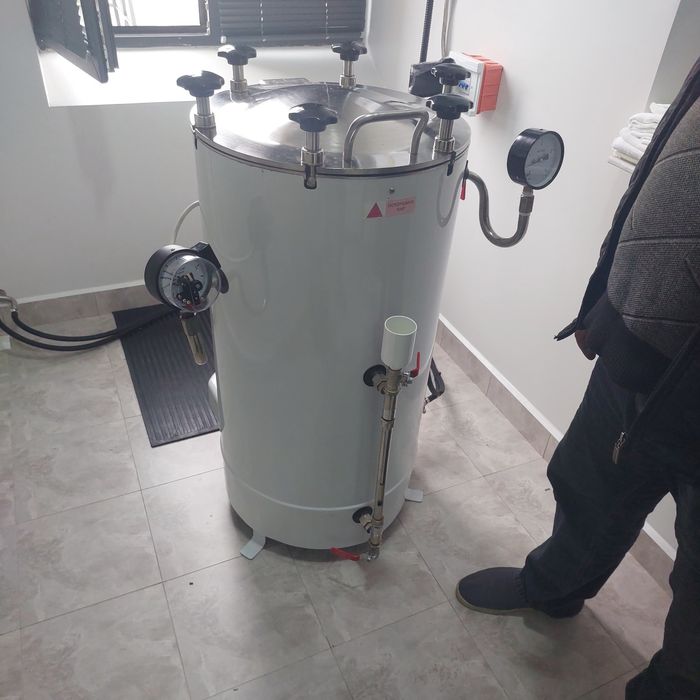 Продается медицинском автоклав роботаю гарантия есть