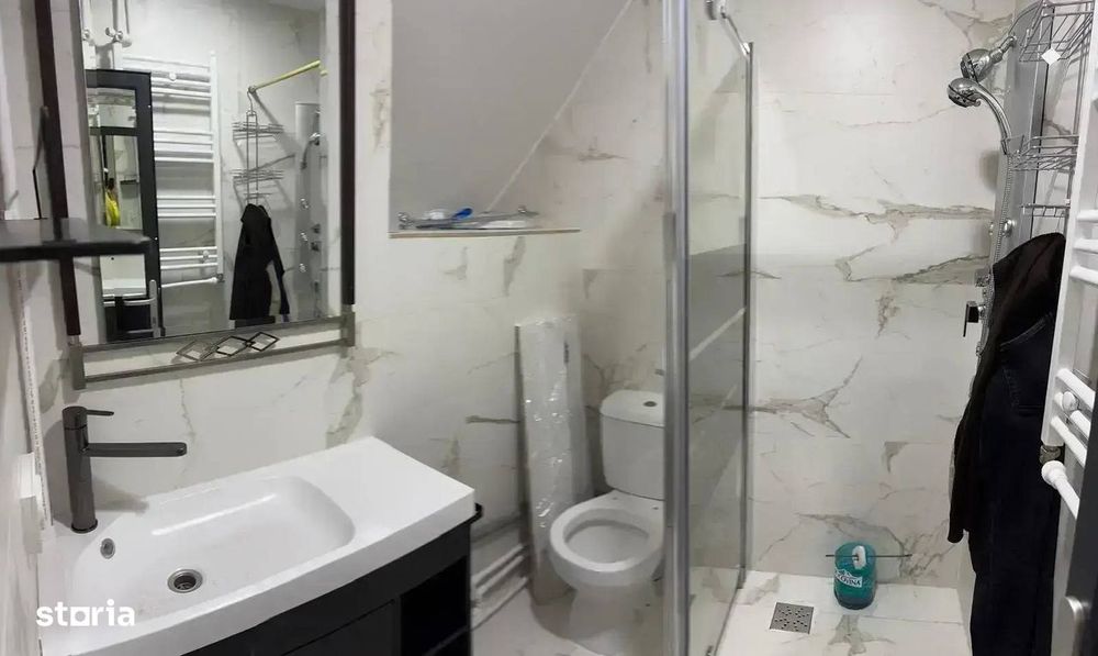 Casă Curte De Inchiriat Curte 150 Mp + Foișor Vitan Mall