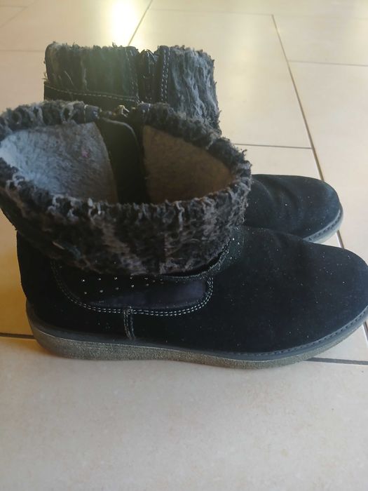 Ghete piele intoarsa, captusite, marimea 39