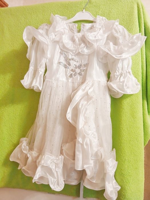 Продаются детские нарядные платья