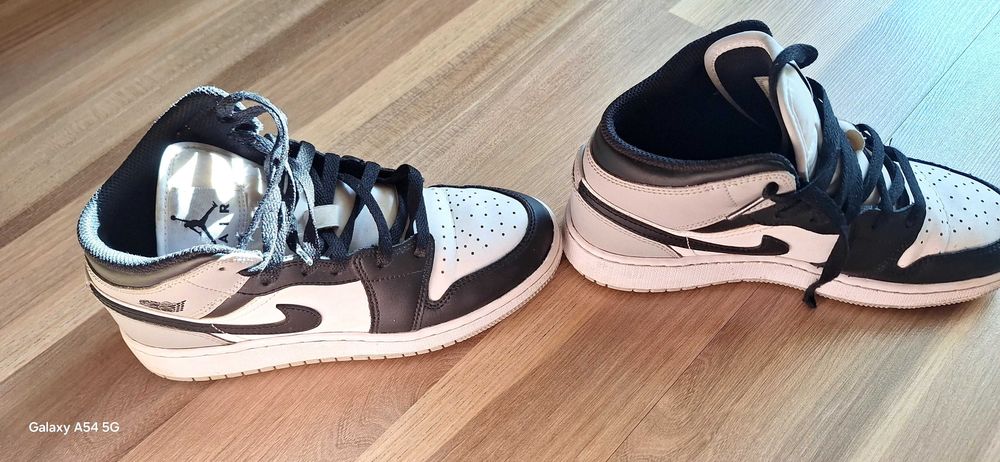 Air Jordan 1 Mid GS "Light Smoke Grey" mărimea 37.5 :•