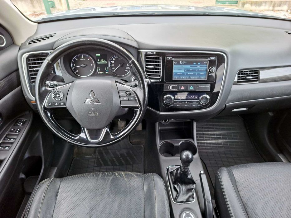 Mitsubishi Outlander 2.2DiD 4X4 7-местен Сервизна история 1 собственик