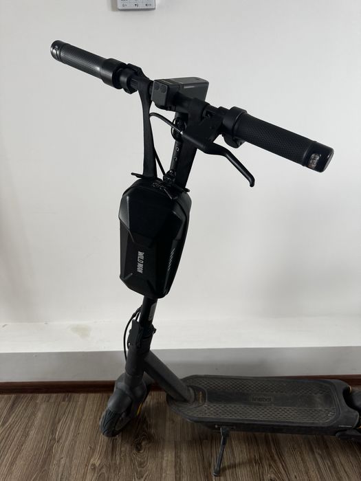 Продаю электросамокат Ninebot Max G2