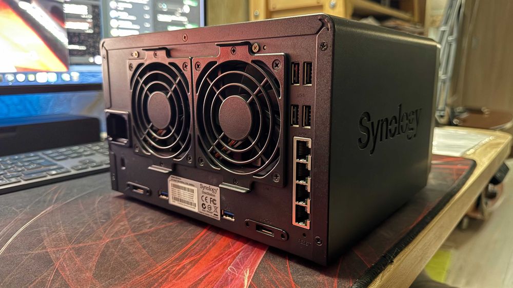 Сетевое хранилище Synology DS1513+ (NAS)