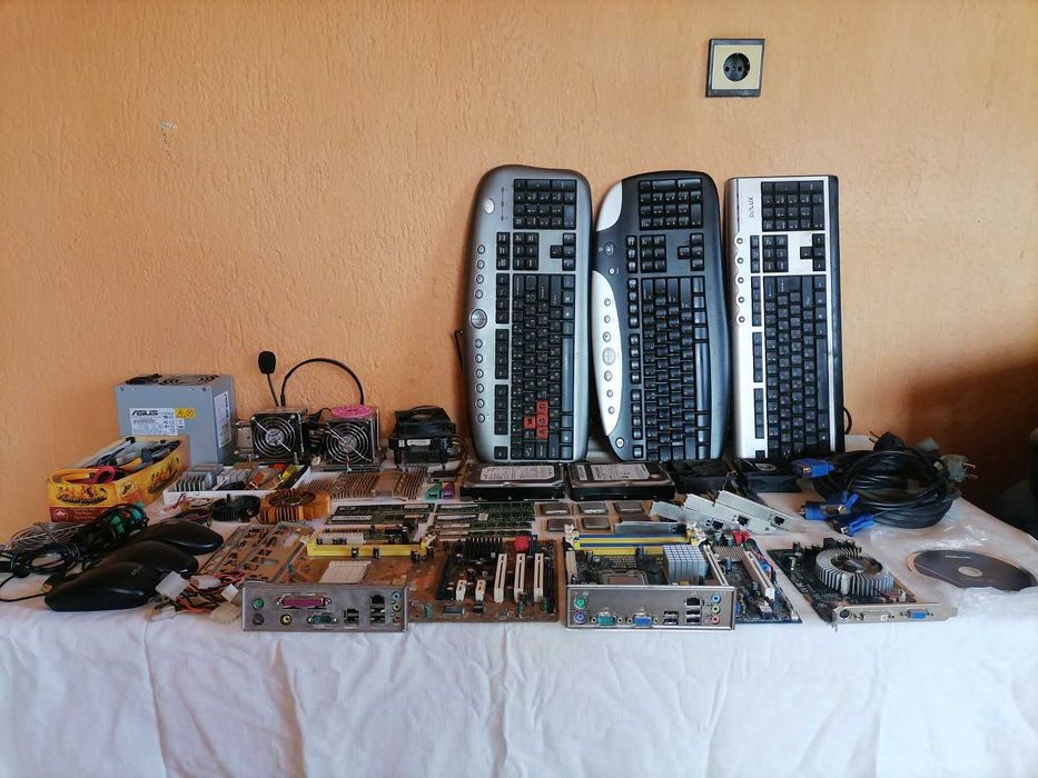 Голям лот компютърни части