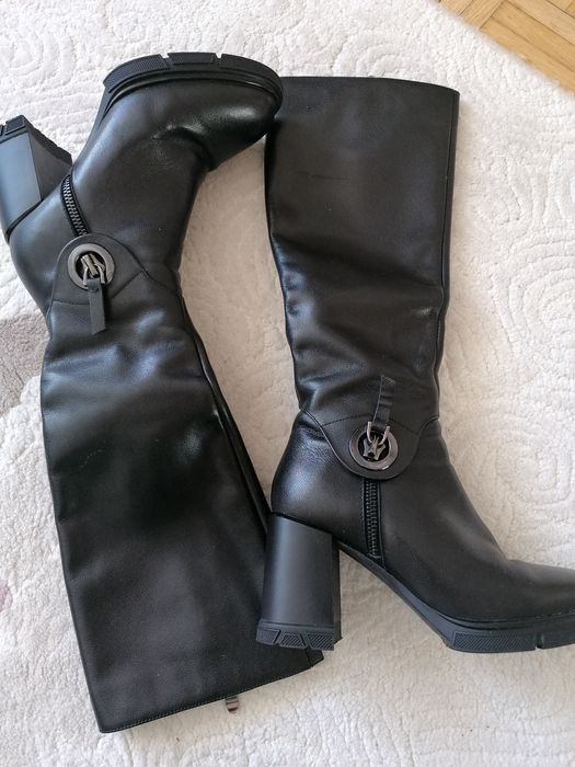 Vând cizme piele naturală, mărimea 35, aproape noi