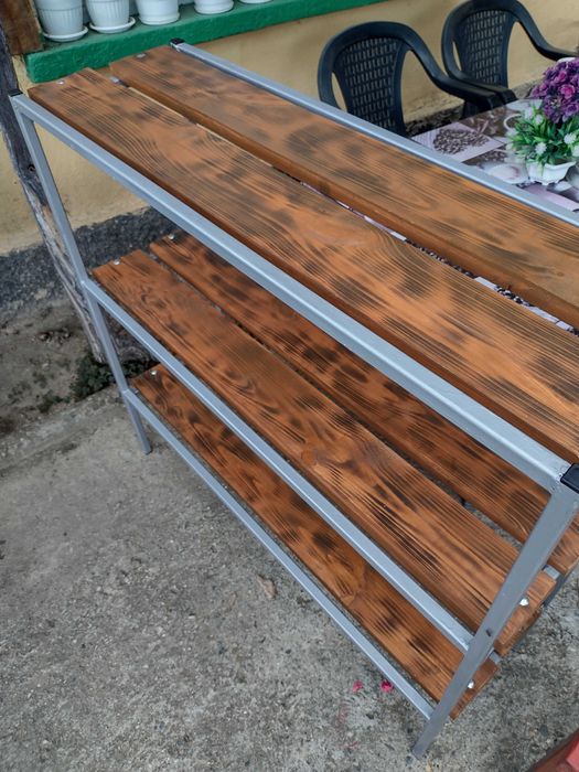 Метален стелаж рафт.