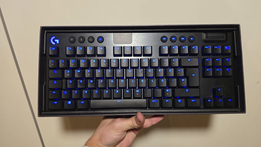 Tastatura logitech g915 tkl clicky