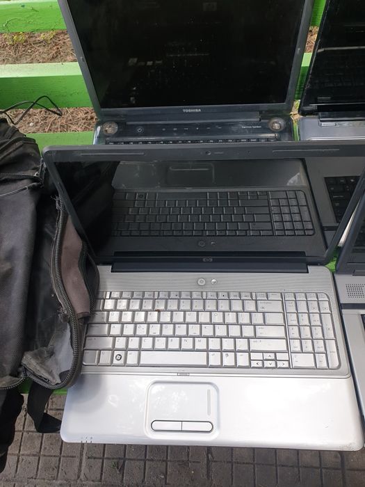 Лот лаптопи за ремонт и части.