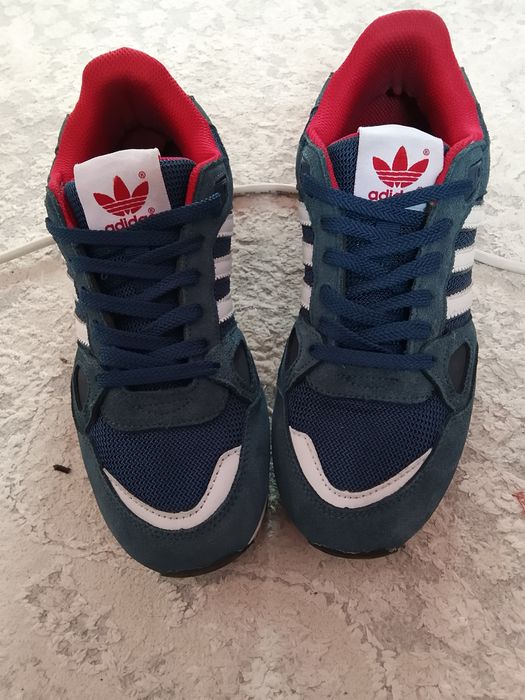 Кроссовка адидас 40