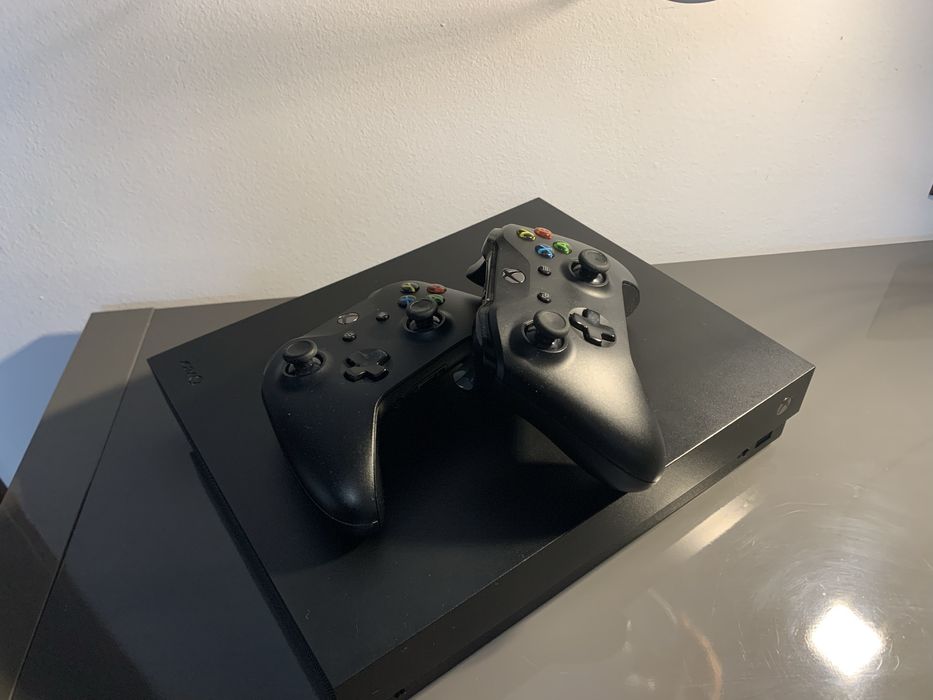 Xbox one + 2 controlare + gta 5 si halo 5