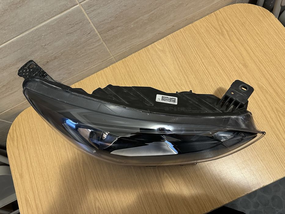 Far dreapta ford focus 4 led lumina de zi si faza scurta