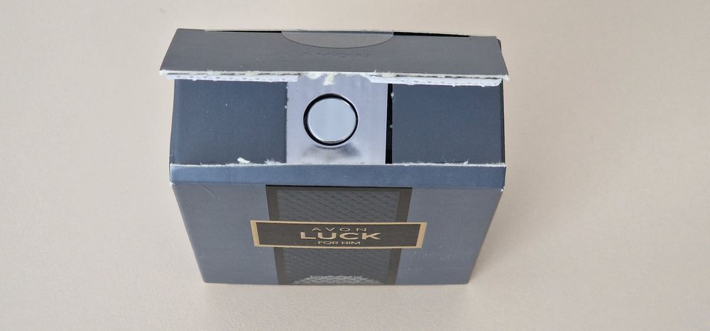 Apa de toaleta Avon Luck for Him