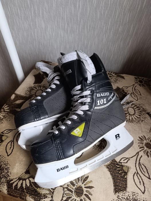 Продам коньки мужские рр 44
