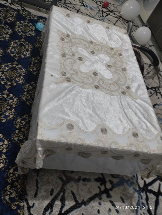 Stol sotiladi. Holati yangi buyurtma asosida yasatilgan