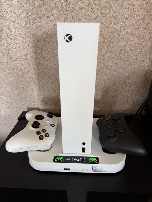 Продам Xbox Series S 512GB