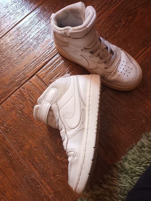 Vând adidas nike