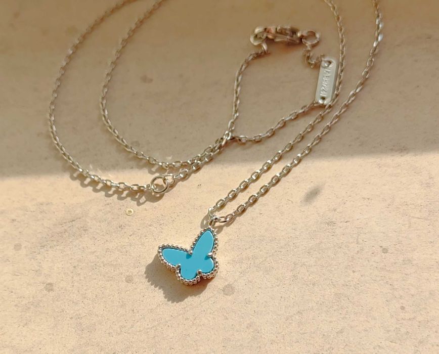 Златно дамско колие с пепрудка от син тюркоаз, Van Cleef & Arpels VCA