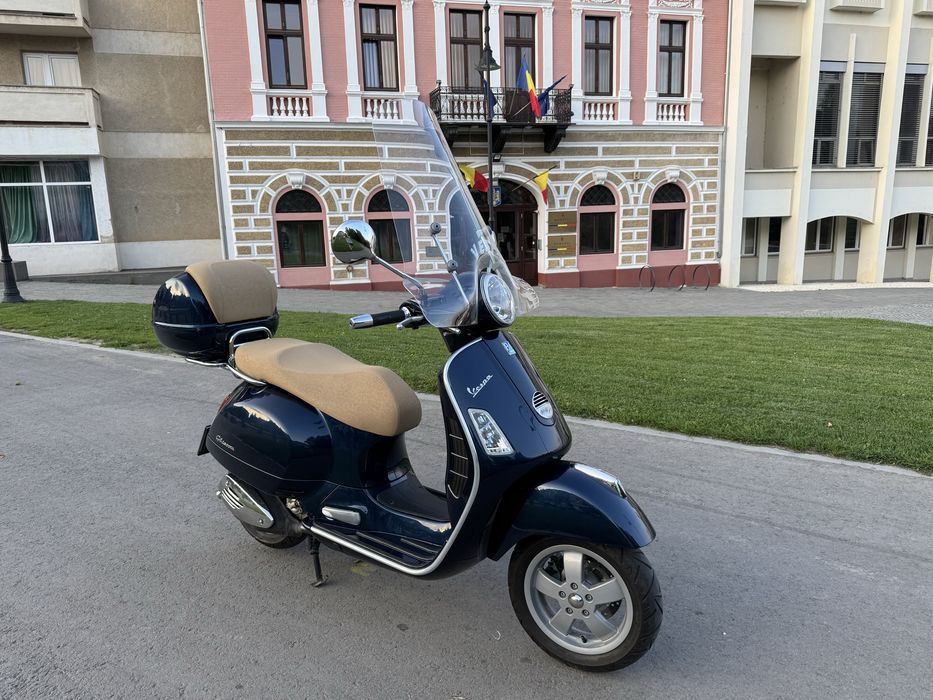 Piaggio Vespa GTS 300 ie