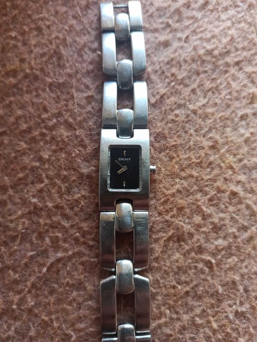 Часовник DKNY дамски