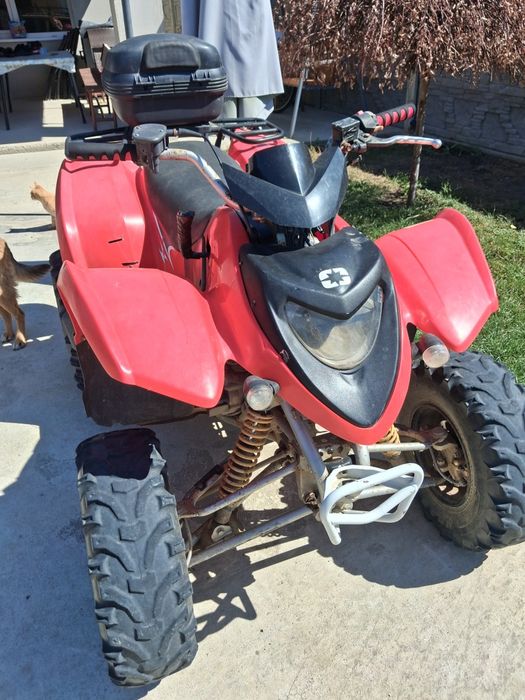 Vând polaris atv