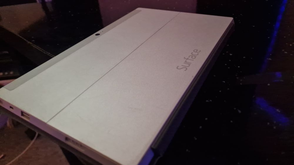 Tableta microsoft surface RT - PENTRU PIESE