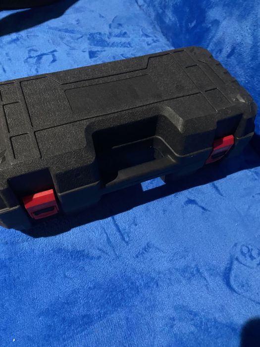 Mini Fierăstrău electric cu lanț și 2 acumulatori
