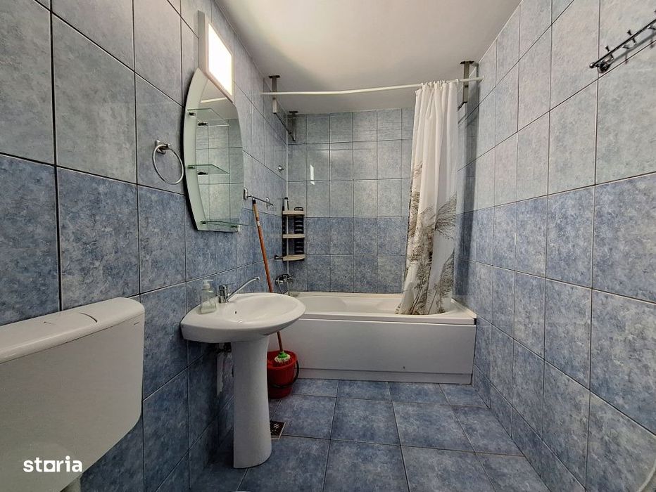 Apartament cu 2 camere, decomandat, parcare, zona Eroilor