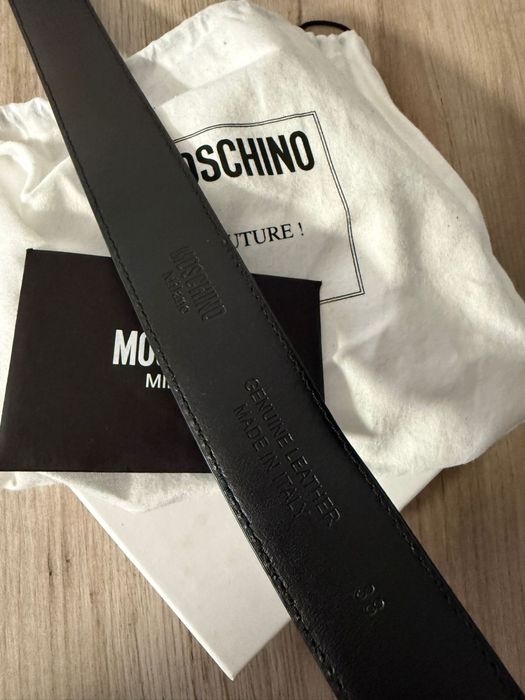 Curea Moschino nouă