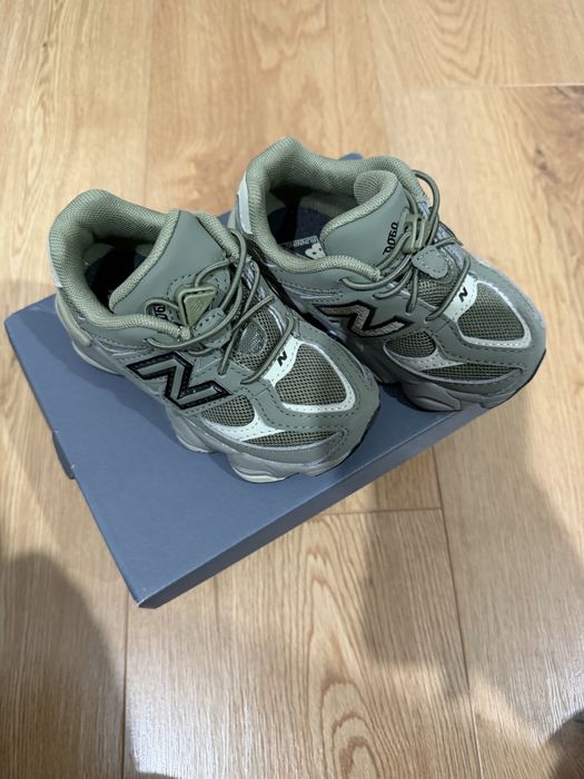 Vand papuci New Balance 9060 marimea 23,5