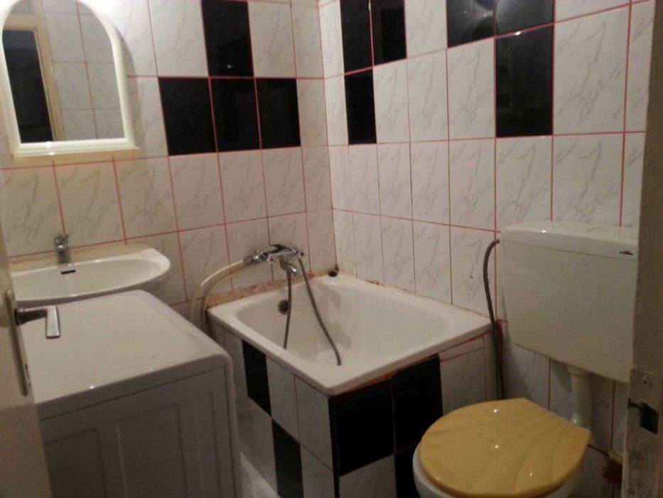 Închiriez garsoniera