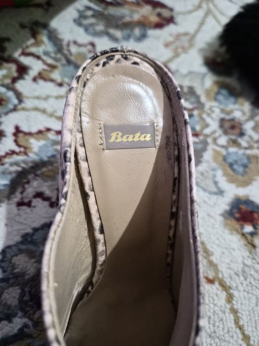 Обувки Bata питон