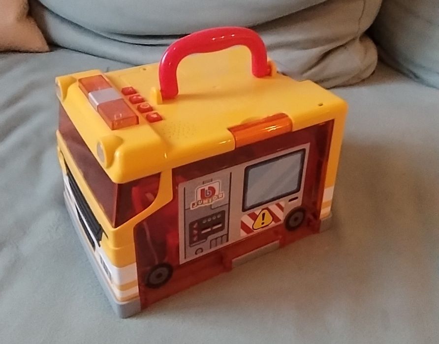 Камион бензиностанция сервиз