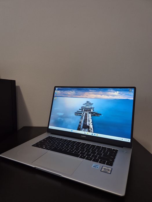 Laptop Huawei i3