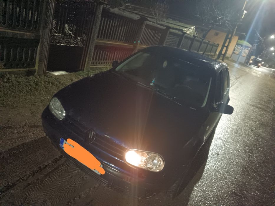 Dezmembrez golf 4 benzina