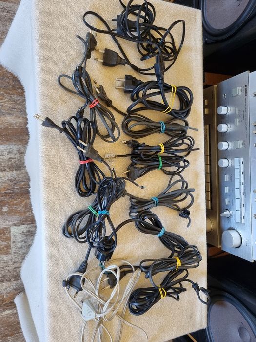 Pachet dif cabluri alimentare pt aparatura.. Perfect functionale.