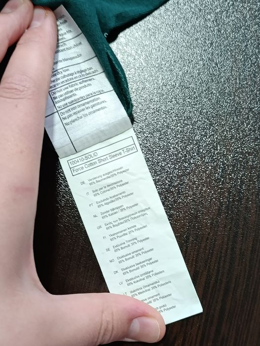 Продавам тениска Carhartt в много добро състояние – 8/10.
Цвят: тъмноз