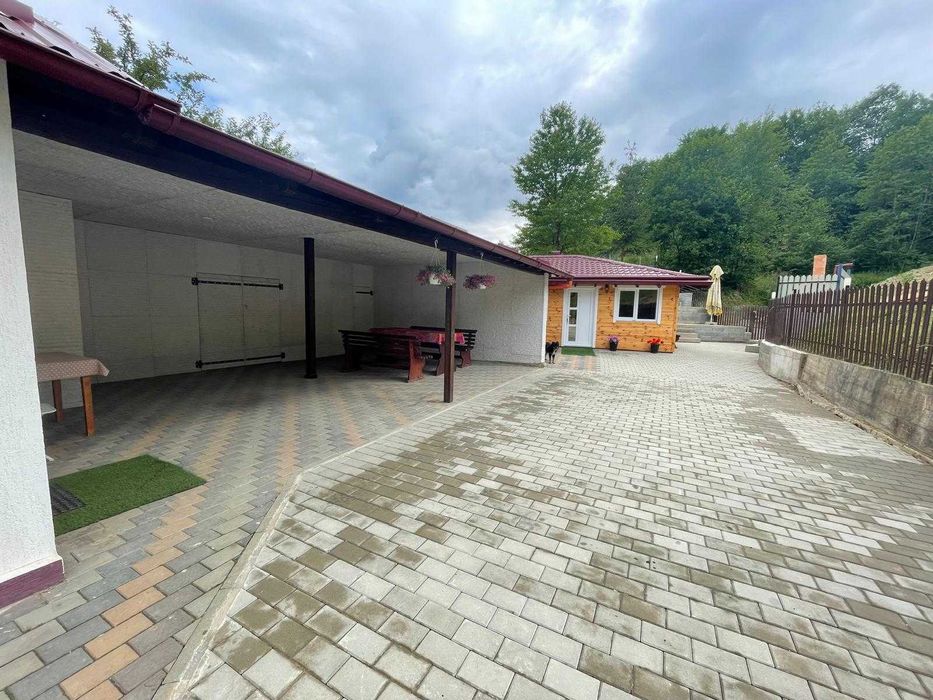 Cabană P+E+M mobilată, foișor, teren 15.000 mp – Vama, Bucovina