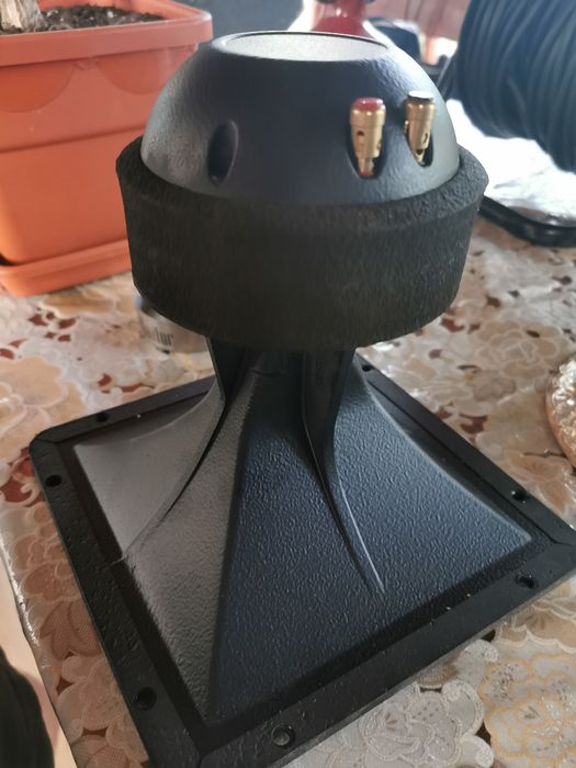 ElectroVoice EKX 18SP. Bose PS18 seria 3.Voice Systems Shark 15hark