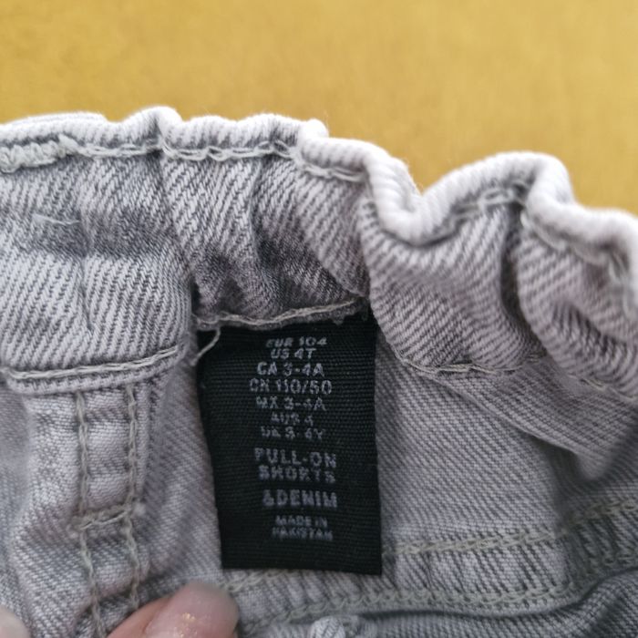 Pantaloni scuti zara matimea 116 și pantaloni scurți mărimea 104