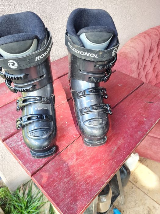 Продавам детски скьорски обувки