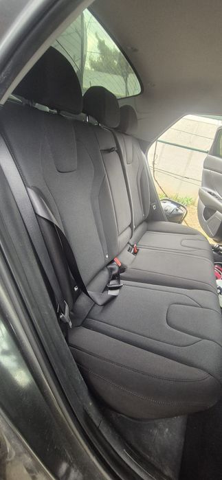 Detailing auto interior și mobilier cu material textil